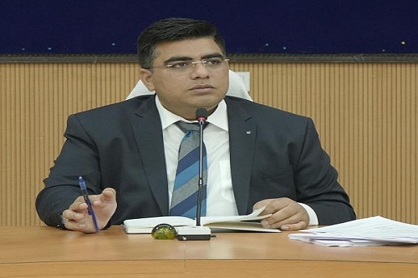 कलेक्टर ने ली निर्माण विभागों की समीक्षा बैठक