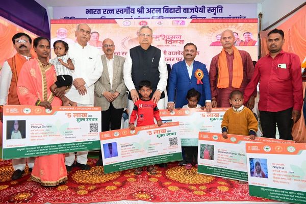 रायपुर : आयुष्मान कार्ड एवं आयुष्मान वय वंदना कार्ड पंजीयन में राजनांदगांव प्रदेश में प्रथम