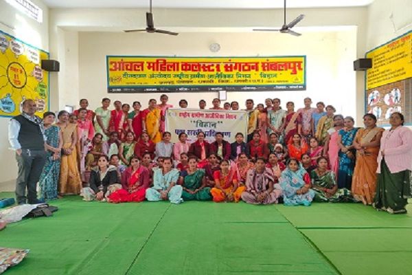 आंचल महिला क्लस्टर संगठन संबलपुर में पशु सखियों को दिया गया प्रशिक्षण