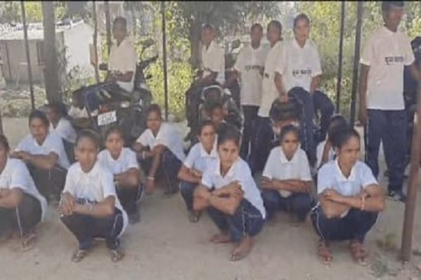 लोन वर्राटू : दंतेवाड़ा में 63 नक्सलियों ने किया आत्मसमर्पण