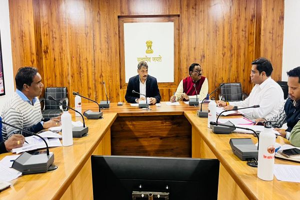  कलेक्टर ने स्वामित्व योजना और डिजिटल फसल सर्वेक्षण रबी के कार्यों में तेजी लाने के दिए निर्देश 