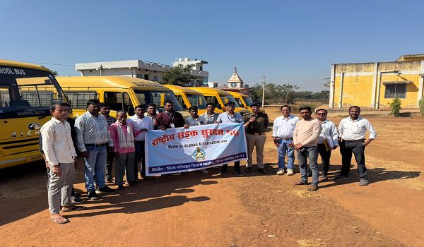 संयुक्त चेकिंग के दौरान जिले में संचालित &lsquo;&lsquo;24 स्कूल बसों&rsquo;&rsquo; का किया गया निरीक्षण।