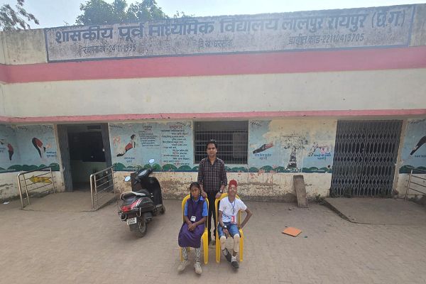 दिव्यांग बच्चों के लिए किसी फरिश्ते से कम नहीं शिक्षक सुभाष साहू