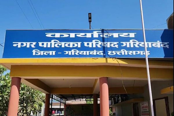 नगर पालिका द्वारा गौरव पथ में प्रस्तावित दुकानों की नीलामी प्रक्रिया पर उठे सवाल : भर्राशाही के आरोपों से गरमाया माहौल, रोक लगाने की मांग