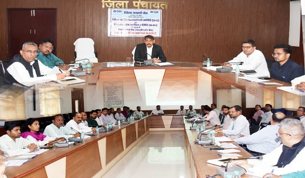 ऋण आवेदनों पर बैंक त्वरित कार्रवाई सुनिश्चित करें &ndash; कलेक्टर श्री गोपाल वर्मा