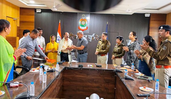 गरियाबंद पुलिस परिवार के द्वारा सेवानिवृत्त गोपाल राम साहू जी सहायक उप निरीक्षक को ससम्मान दी गई विदाई।