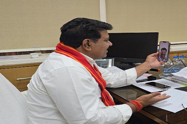 बीजापुर के अंकित की यूपीएससी में सफलता पर उपमुख्यमंत्री श्री विजय शर्मा ने वीडियो कॉल पर दी बधाई