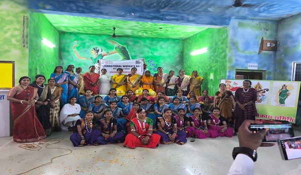 अंतर्राष्ट्रीय महिला दिवस व होली मिलन समारोह में महिलाओं का सम्मान,स्वावलंबी महिला विकास समिति, गायत्री परिवार व पतंजलि योग समिति का संयुक्त आयोजन