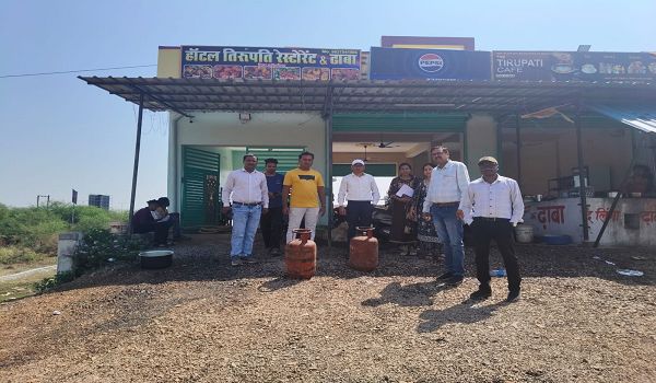 घरेलू गैस सिलेंडर के व्यावसायिक उपयोग पर प्रशासन की सख्ती, ग्यारह प्रतिष्ठानों से सिलेंडर जब्त