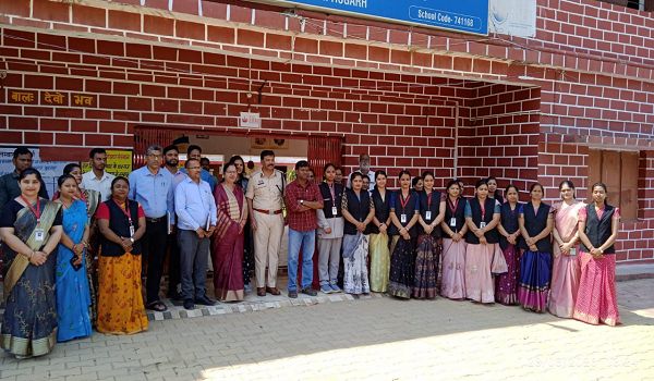 शिक्षा की गुणवत्ता परखने उतरे अधिकारी &mdash; कलेक्टर, एसएसपी और डीएफओ ने किया पीएम श्री विद्यालयों का निरीक्षण