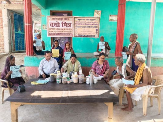 आयुर्वेद चिकित्सा शिविर में 405 मरीजों का हुआ निःशुल्क उपचार