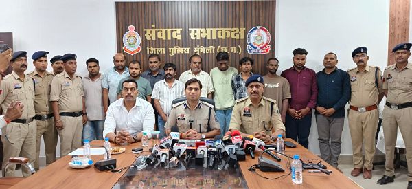 थाना लालपुर क्षेत्रान्तर्गत ग्राम मनोहरपुर से सेवानिवृत्त लेखापाल की अपहरण कराकर हत्या करने वाले 11 आरोपियों सहित 04 नाबालिग को किया गया गिरफ्तार