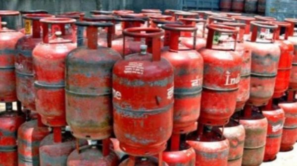 बिना कार्ड मिलेगा गैस सिलेंडर, छात्रों-प्रवासियों को बड़ी राहत