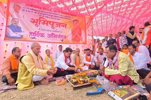 उप मुख्यमंत्री ने 5.36 करोड़ की लागत से बनने वाली सड़क निर्माण का किया भूमिपूजन