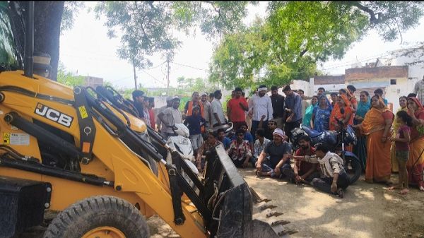 बांधा तालाब बचाव महाअभियान को लेकर नगर में भारी आक्रोश, प्रशासन पर मनमानी का आरोप