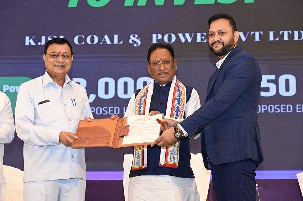  विशेष लेख : उद्योग और श्रम विभाग के आपसी समन्वय से संवर रहा है - छत्तीसगढ़