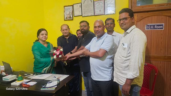 विश्व होमियोपैथी दिवस पर  डॉक्टर श्रद्धा पाठक  बी एच एम एस को सम्मानित किया गया 