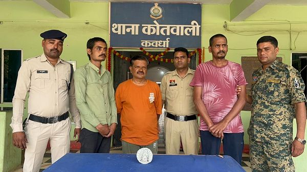 हनुमान जी महाराज की मूर्ति से मुकुट चोरी का  खुलासा 3 आरोपियो को किया गिरफ्तार, मुकुट भी बरामद