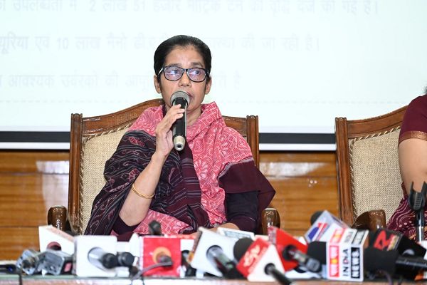 प्रमुख सचिव, कृषि विभाग, श्रीमती शहला निगार एवं संचालक खाद्य एवं आपूर्ति,डॉ फरिहा आलम सिद्दीकी तथा Oil Companies के अधिकारी आज स्थानीय सर्किट हाउस में पत्रकार वार्ता को सम्बोधित करते हुए।