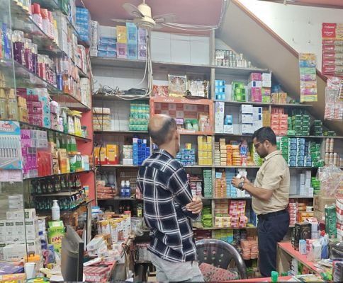 'सही दवा-शुद्ध आहार' अभियान में जगदलपुर के चाट-गुपचुप सेंटरों और कॉस्मेटिक्स दुकानों का हुआ निरीक्षण
