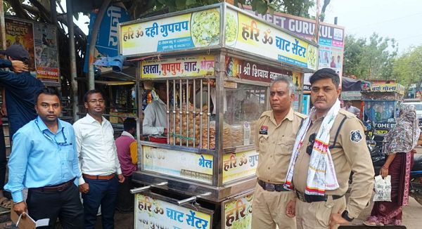 शहर के 50 से अधिक चाट गुपचुप, गन्ना जूस और स्ट्रीट फूड दुकानों में खाद्य सुरक्षा विभाग ने दी दबिश