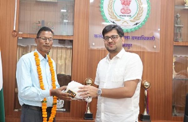 सेवानिवृत्त प्रधान पाठक नीलम गणपत राव को भावभीनी विदाई