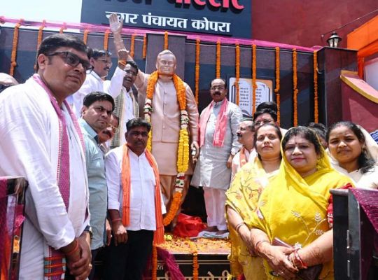 उप मुख्यमंत्री श्री अरुण साव ने अटलजी की मूर्ति का किया अनावरण