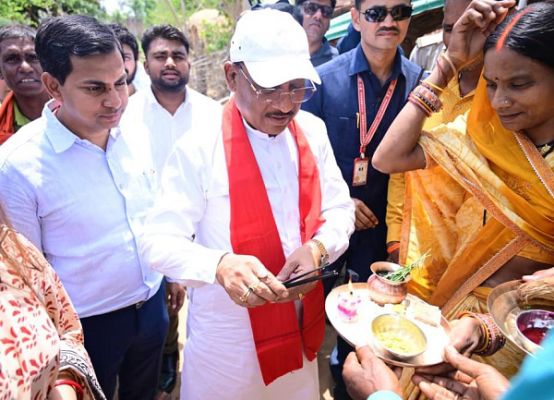 **सुशासन तिहार में वनांचल ग्राम लोखान में उतरा मुख्यमंत्री का उड़नखटोला *     