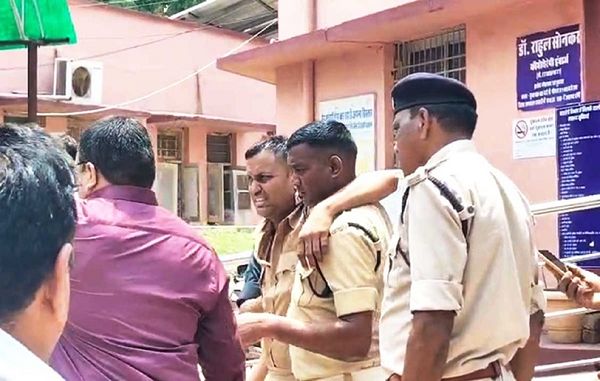 टेस्ट फायरिंग के दौरान फटा रायफल का चैंबर, जवान घायल