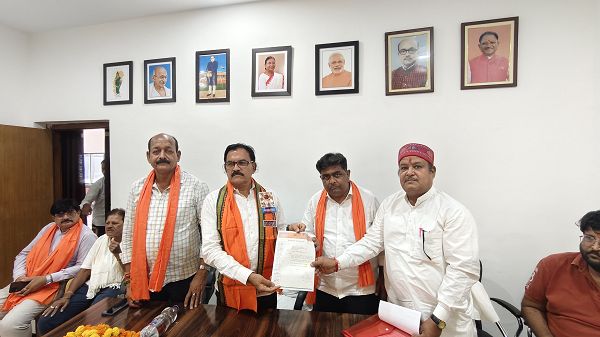 नागबुड़ा एवं अमलीपदर में कोआपरेटिव्ह बैंक की शाखा खोलने की माँग किये 