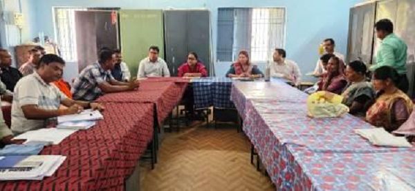 मार्री क्लस्टर में सरपंचों संग कलेक्टर ने की विकास कार्यों और जनसमस्याओं की समीक्षा