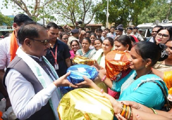 गांव के चौपाल में दिखी सीएम साय की सादगी और संवेदनशीलता