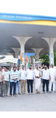 *पेट्रोल डीजल के बढ़ते दामो को लेकर शहर कांग्रेस ने किया विरोध प्रदर्शन*