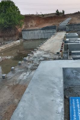 आगर नदी पर बन रहा एनिकट कई सवालों के घेरे में*करोडों का एनीकट निर्माण पूर्णता की ओर ,-पर "शुरू से ही लापता"है सूचना पटल;