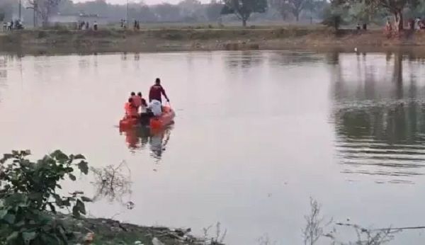 तालाब में डूबने से दो सगी बहनों की मौत, गांव में पसरा मातम