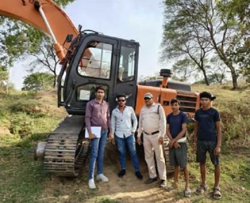 खनिज विभाग ने की 1 हाईवा और चैन माउन्टेन मशीन जप्त