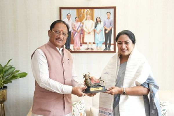 मुख्यमंत्री विष्णु देव साय ने दिल्ली की मुख्यमंत्री रेखा गुप्ता से की सौजन्य भेंट