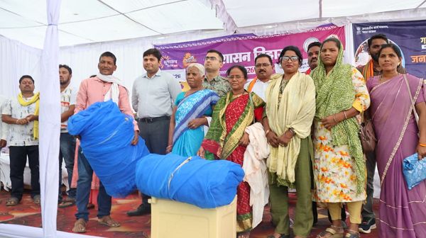  &rsquo;सुशासन तिहार&rsquo; : &rsquo;नैमेड़ समाधान शिविर में उमड़ा जनसैलाब, ग्रामीणों और पुनर्वासित युवाओं को मिला योजनाओं का लाभ&rsquo;  