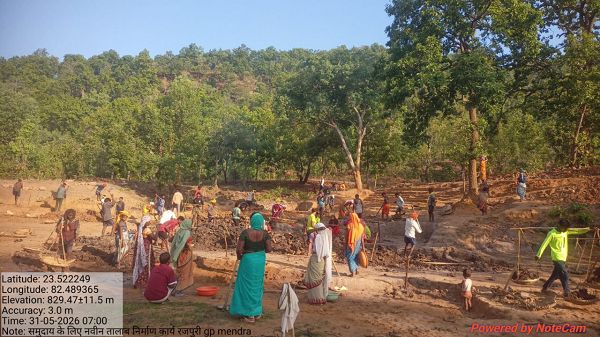 &rsquo;नवा तरिया से संवर रहा मेण्ड्रा का भविष्य, जल संरक्षण के साथ मिल रहा रोजगार&rsquo;