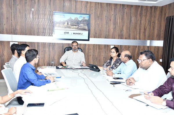कलेक्टर ने खाद-बीज की उपलब्धता के संबंध में अधिकारियों की ली बैठक