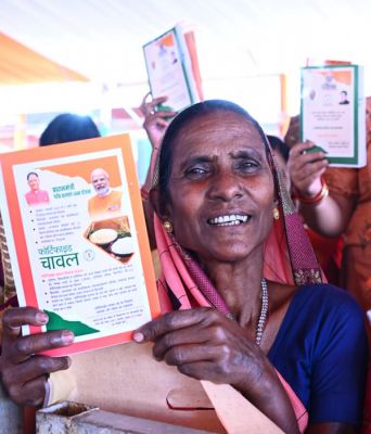 जशपुर जिले में 2.68 लाख से अधिक राशन कार्डधारियों को मिल रहा खाद्य सुरक्षा का लाभ