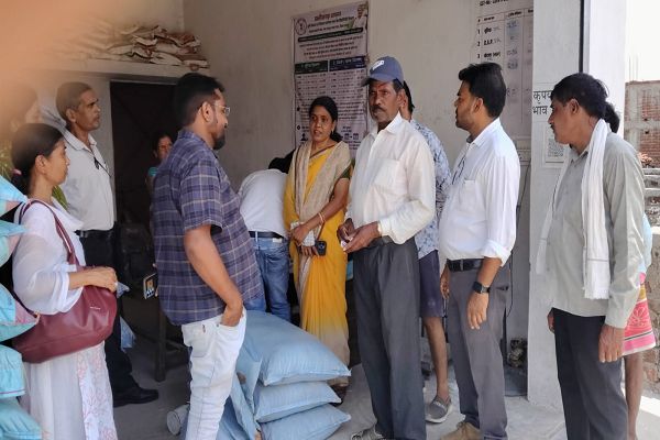 दो कृषि केंद्रों पर की गई छापामार कार्रवाई, अनियमितता पाए जाने पर उर्वरक एवं दस्तावेज किया गया जब्त
