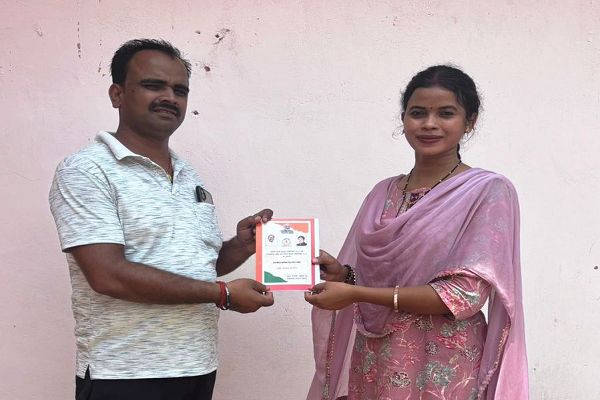  मुख्यमंत्री हेल्पलाइन बनी सहारा, शिकायत पर घर पहुंचा राशन कार्ड