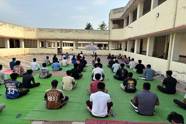  पॉलीटेक्निक के एनएसएस के स्वयंसेवकों ने किया सामूहिक योगाभ्यास