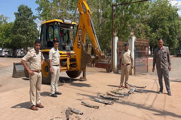 मॉडिफाइड साइलेंसरों पर कबीरधाम पुलिस की सख्त कार्रवाई