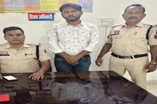  पुलिस अफसरों का डर दिखाकर लाखों की उगाही, एक गिरफ्तार, दो आरोपी फरार
