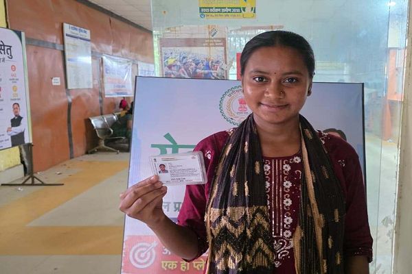 सीएम हेल्पलाइन बनी छात्रा के सपनों की संबल, आधार कार्ड में जन्म तिथि की त्रुटि दूर होने से उच्च शिक्षा का रास्ता हुआ आसान