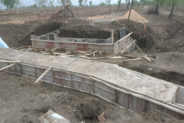 रेंगाटोला में नरेगा पुलिया निर्माण पर भ्रष्टाचार की बू, बिना सूचना पटल चल रहा काम, गुणवत्ता पर गंभीर सवाल
