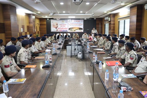  गरियाबंद पुलिस द्वारा तीन नए कानून संहिताओं के सफल क्रियान्वयन के दो वर्ष पूरे होने के उपलक्ष्य में एक दिवसीय कार्यशाला का आयोजन किया गया |