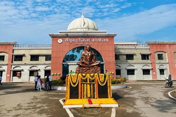 टीचर या अफसर ? शिक्षा विभाग में संलग्नीकरण का खेल समाप्त : 17 शिक्षक-कर्मचारी मूल संस्था के लिये कार्यमुक्त